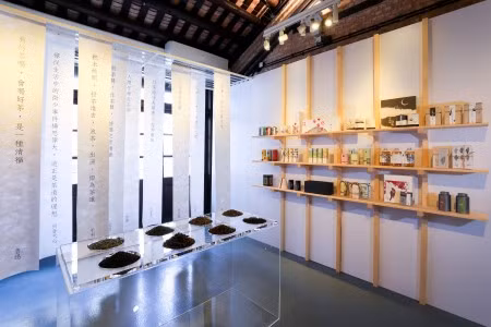 Một góc tại Triển lãm In Harmony: The Way of Tea (tạm dịch “Trong sự hòa hợp: Cách thưởng ngoạn chè“).