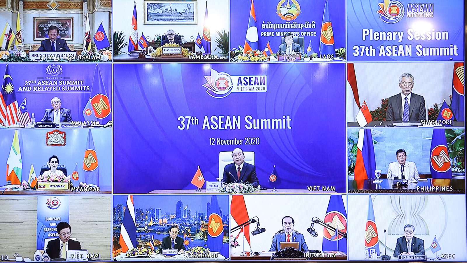 Thủ tướng Nguyễn Xuân Phúc chủ trì Phiên toàn thể Hội nghị Cấp cao ASEAN lần thứ 37 qua hình thức trực tuyến.