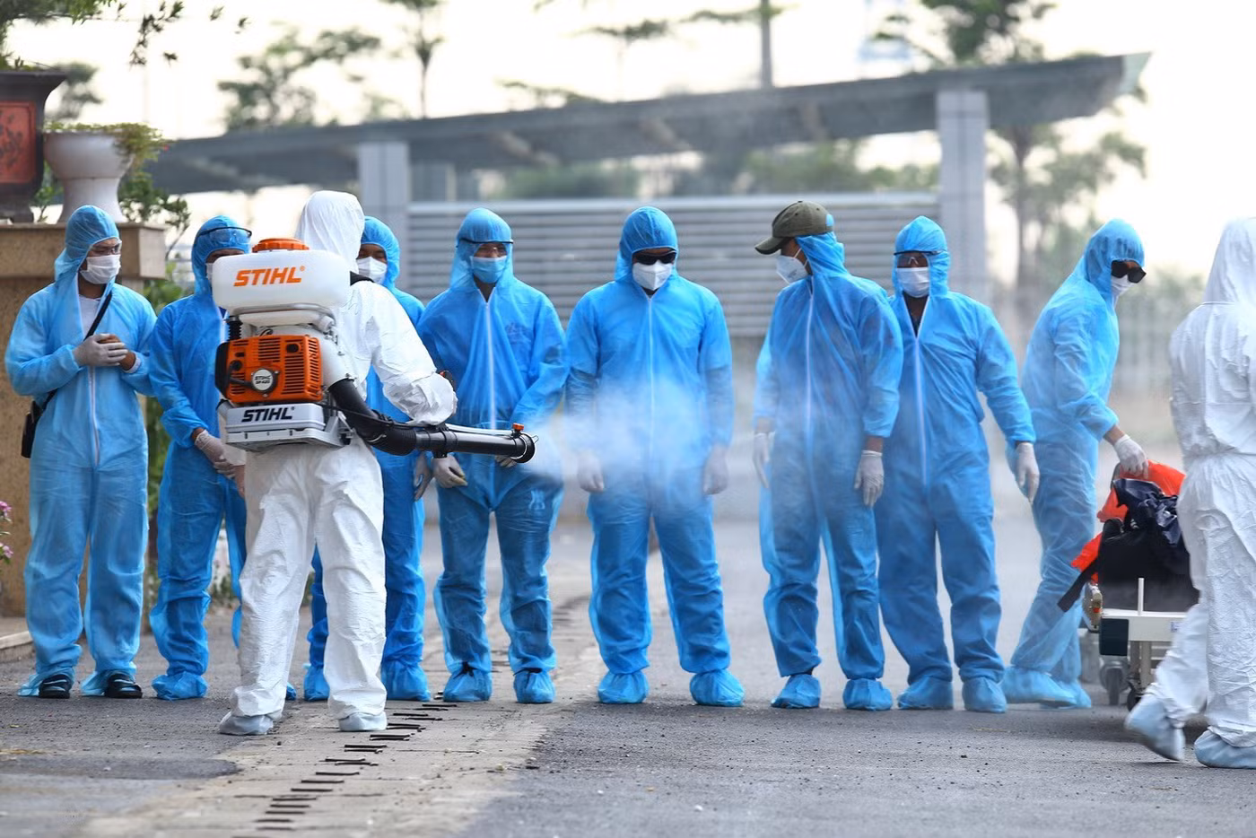 Đợt dịch thứ 2, ngày 29/7/2020, Bệnh viện Bệnh Nhiệt đới Trung ương đã đón đoàn lao động từ Guinea Xích Đạo với 120 ca dương tính, trong đó 2 ca đã phải thở oxy.