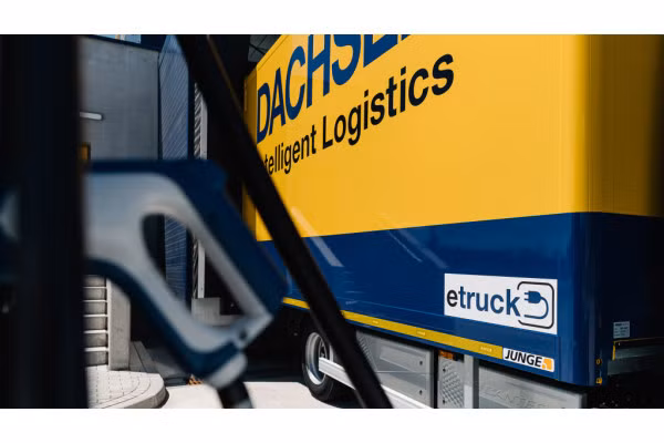 Dachser (Đức) sẽ giao hàng bằng các phương tiện chạy điện không phát thải trong thành phố Freiburg ảnh 1