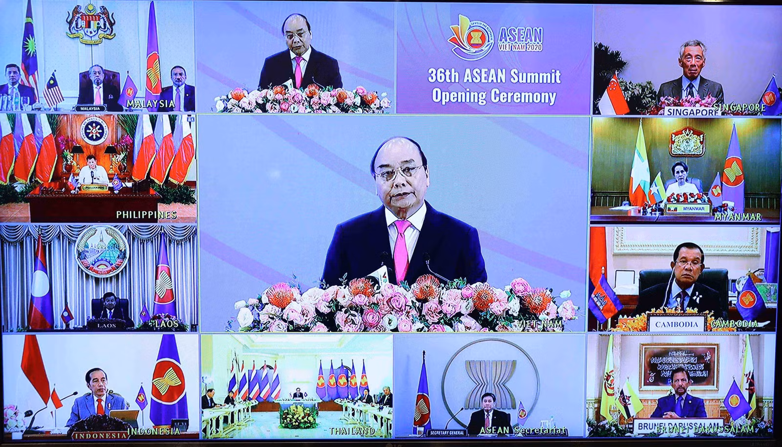 Thủ tướng Nguyễn Xuân Phúc, Chủ tịch ASEAN 2020 tại Lễ khai mạc Hội nghị Cấp cao ASEAN lần thứ 36 theo hình thức trực tuyến, sáng 26/6/2020, tại Hà Nội.
