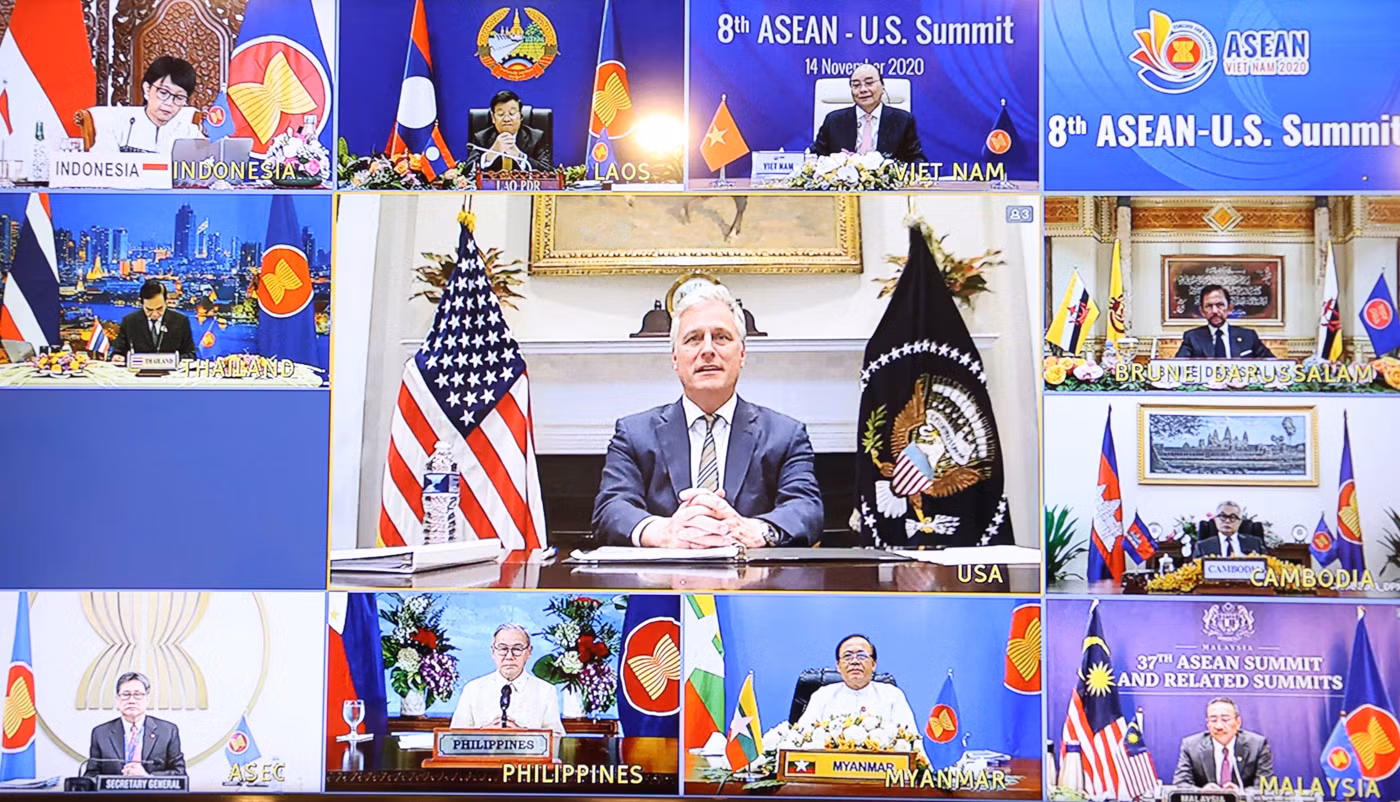 Ông Robert C. O’Brien, Cố vấn an ninh quốc gia, Đặc phái viên Tổng thống Hoa Kỳ cùng lãnh đạo các nước ASEAN tham dự hội nghị trực tuyến.