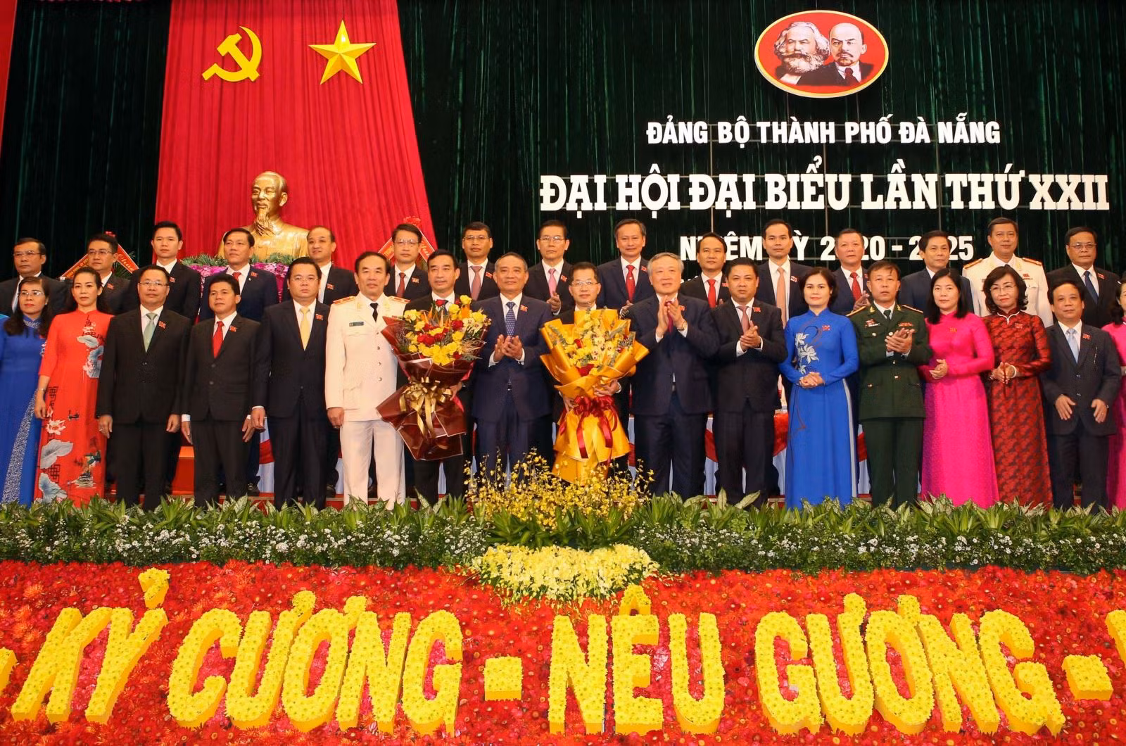 Ra mắt Ban Chấp hành Đảng bộ thành phố Đà Nẵng nhiệm kỳ 2020 - 2025.