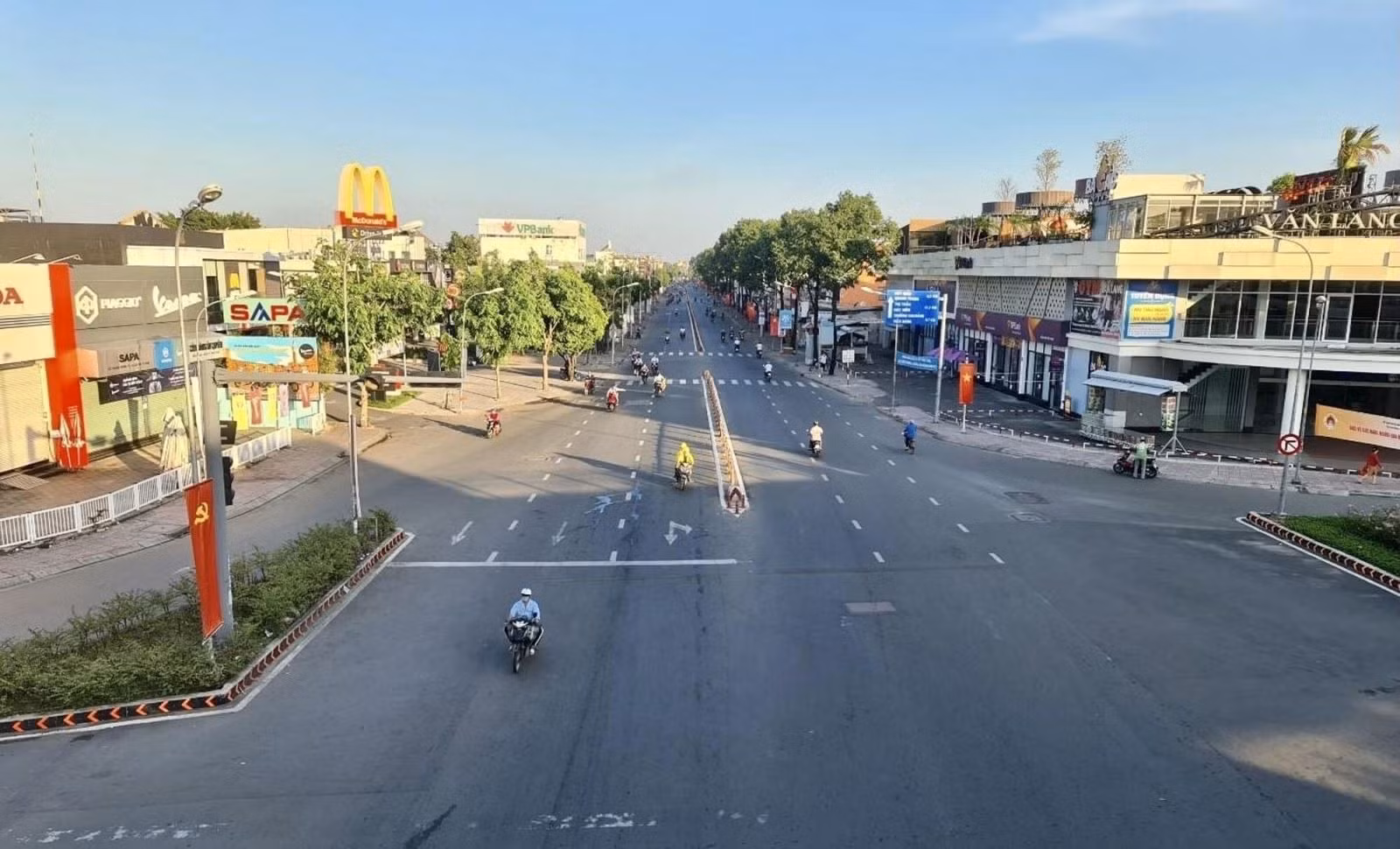 Đường Quang Trung (quận Gò Vấp, TP Hồ Chí Minh) trong những ngày thực hiện giãn cách xã hội theo Chỉ thị 16.