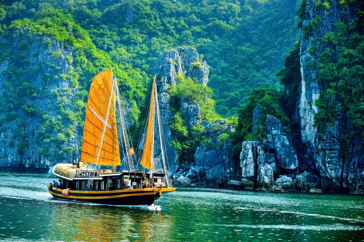 Vẻ đẹp của vịnh Lan Hạ (nằm ở phía Đông quần đảo Cát Bà).
