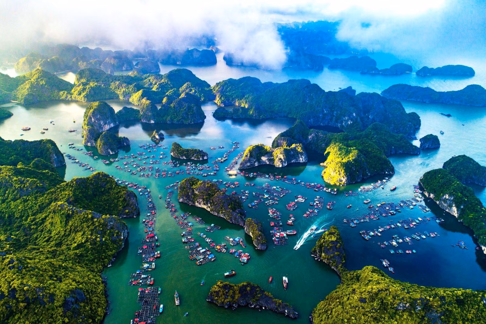 Quần đảo Cát Bà nhìn từ trên cao.
