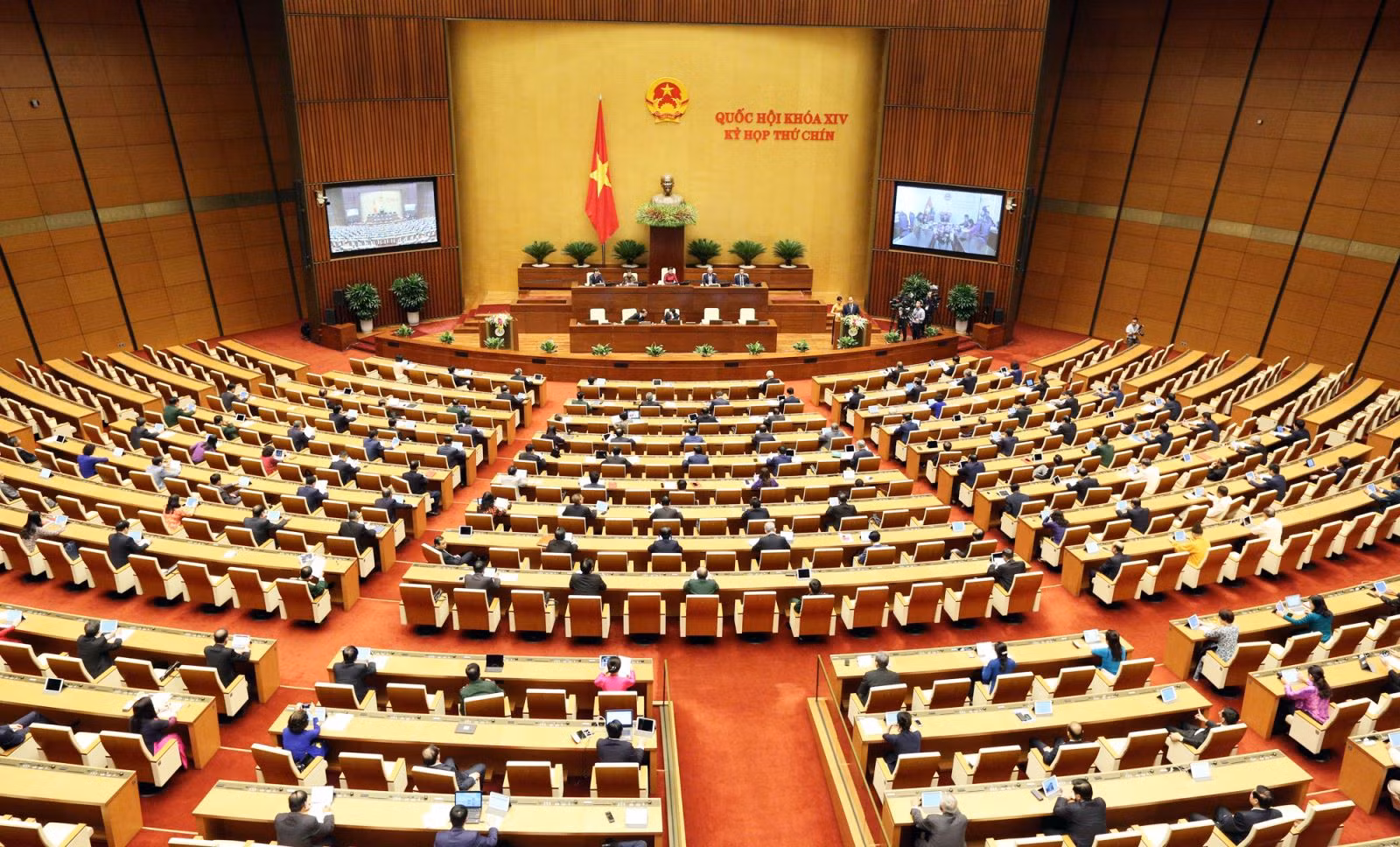 Kỳ họp thứ 9 mang dấu ấn đặc biệt bởi đây là lần đầu tiên trong lịch sử, Quốc hội Việt Nam họp trực tuyến liên tục nhiều ngày.