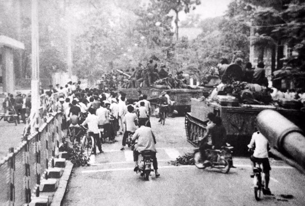 Quân Giải phóng đánh chiếm cầu Thị Nghè, sáng 30/4/1975.