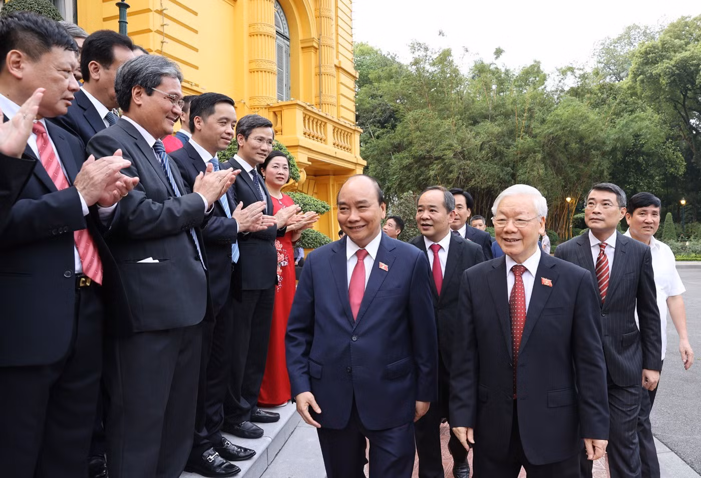 Tổng Bí thư Nguyễn Phú Trọng và Chủ tịch nước Nguyễn Xuân Phúc đến dự Lễ bàn giao công việc của Chủ tịch nước.
