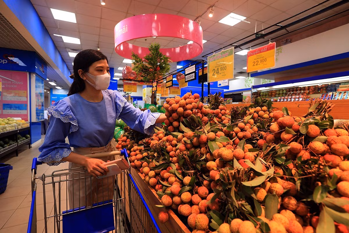Vải được bày bán trong siêu thị.