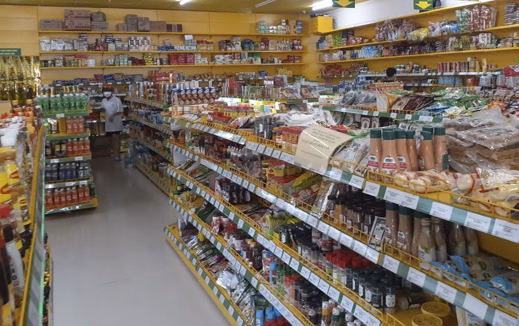 Các mặt hàng thực phẩm thiết yếu số lượng phong phú tại siêu thị trên địa bàn tỉnh Hậu Giang.