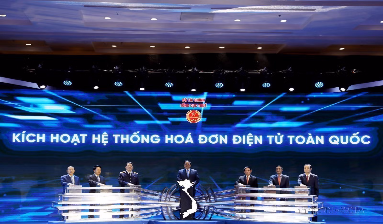 Ngày 21/4/2022, Thủ tướng Phạm Minh Chính và các đại biểu ấn nút kích hoạt Hệ thống hóa đơn điện tử toàn quốc.