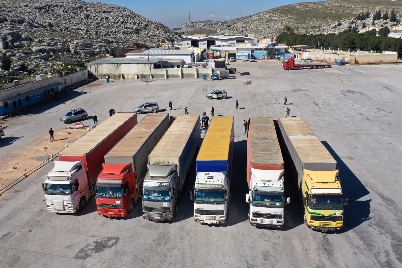 Đoàn xe cứu trợ đầu tiên của LHQ có mặt tại khu vực Tây Bắc Syria do phe đối lập kiểm soát sau thảm họa động đất, ngày 9/2/2023.