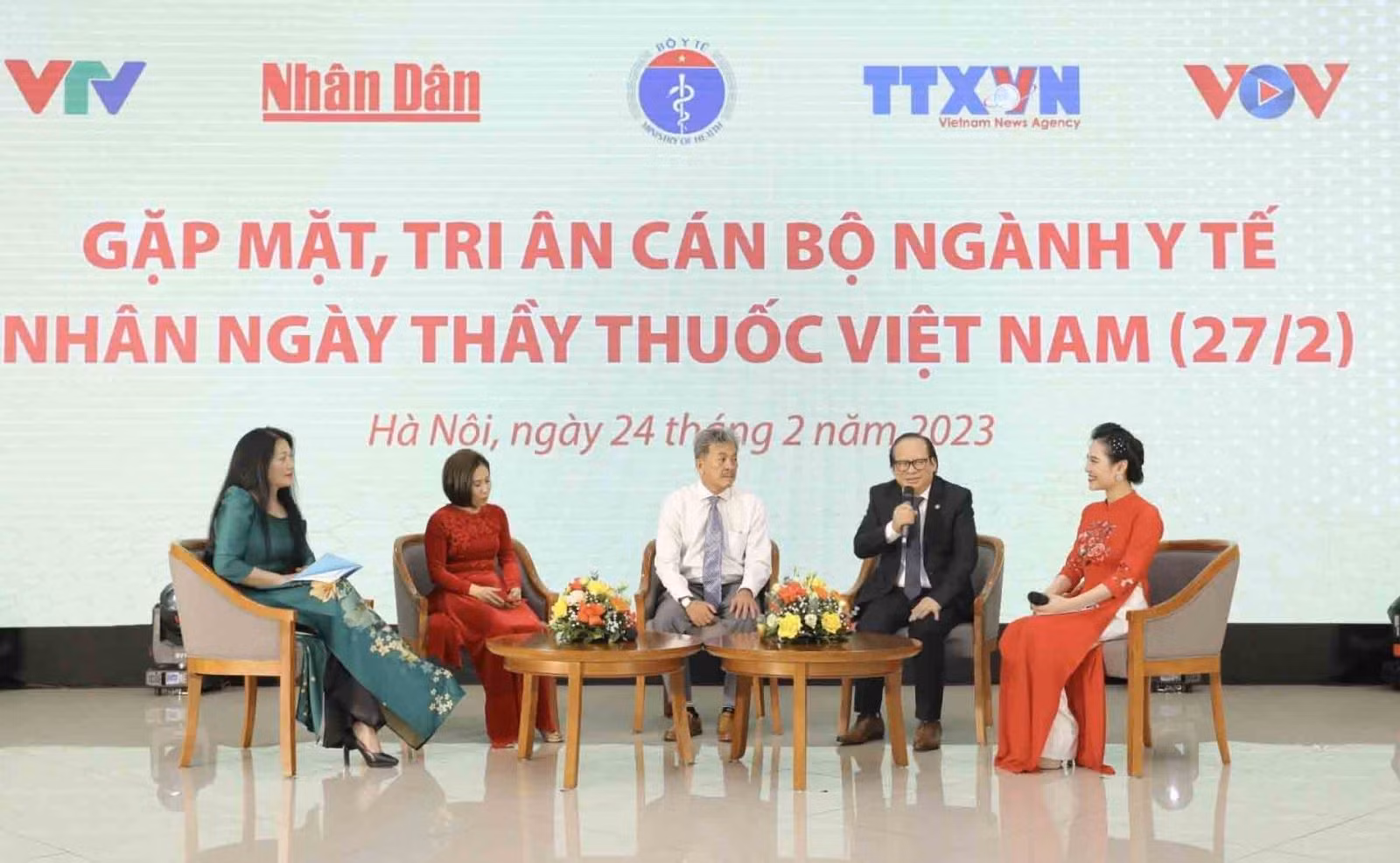 Chương trình Tọa đàm giao lưu “Nỗ lực vì sức khỏe nhân dân – Y tế vượt khó”.