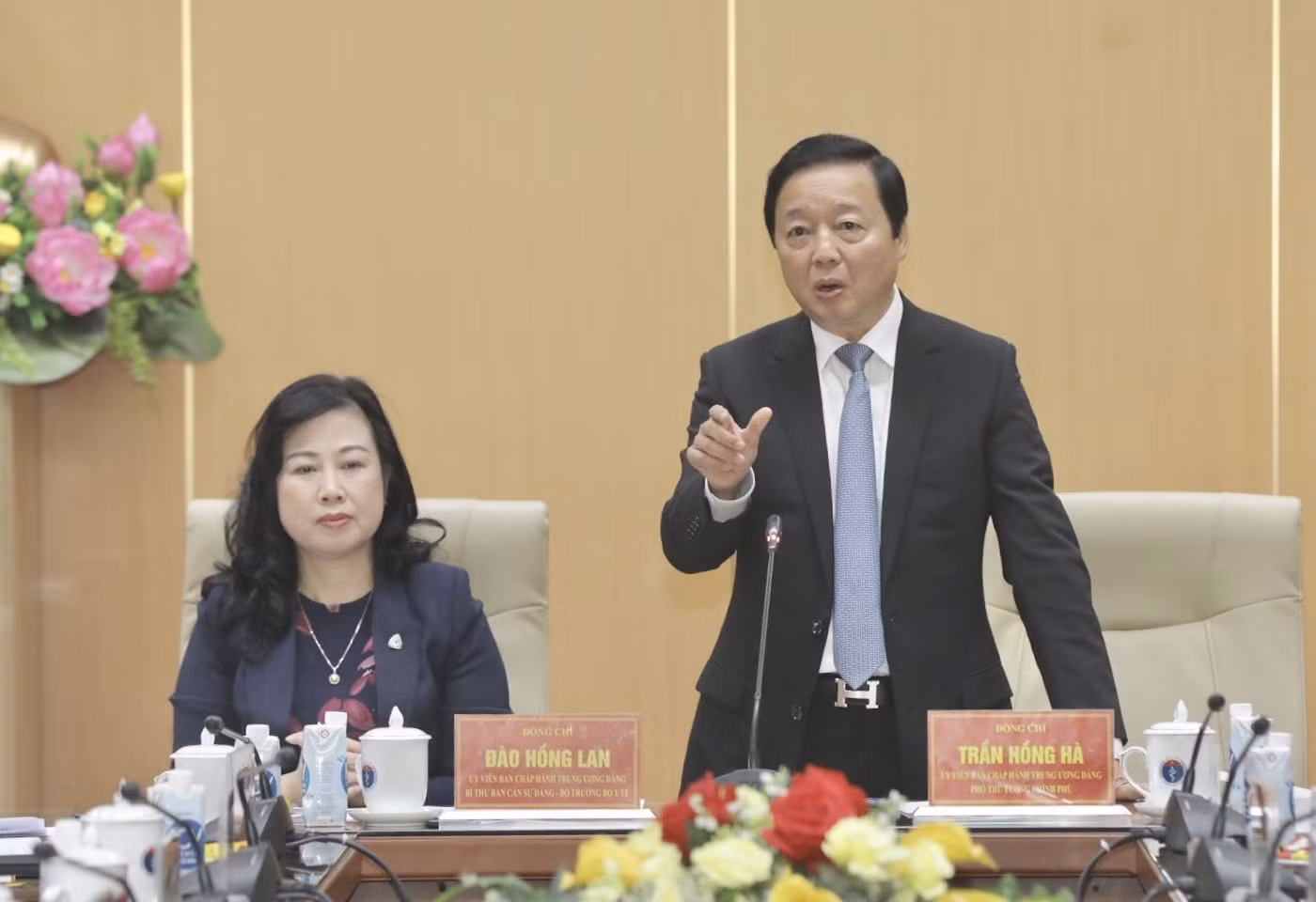 Phó Thủ tướng Chính phủ Trần Hồng Hà làm việc với Bộ Y tế về giải pháp tháo gỡ khó khăn, vướng mắc trong công tác quản lý, mua sắm thuốc, trang thiết bị y tế, cơ chế tự chủ bệnh viện...