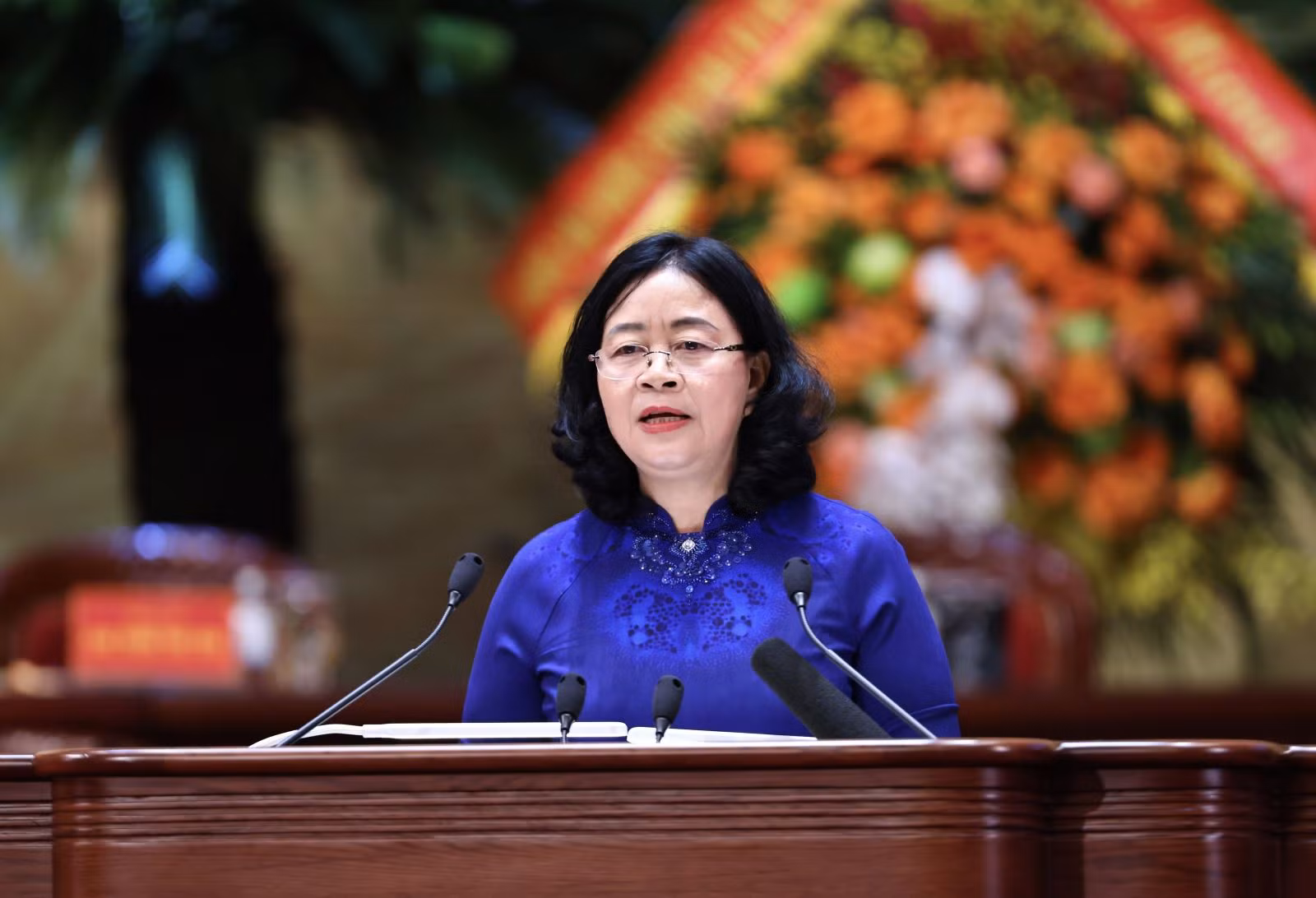 Đồng chí Bùi Thị Minh Hoài, Ủy viên Bộ Chính trị, Bí thư Trung ương Đảng, Bí thư Đảng ủy Mặt trận Tổ quốc, các đoàn thể Trung ương, Chủ tịch Ủy ban Trung ương Mặt trận Tổ quốc Việt Nam phát biểu nhận nhiệm vụ.