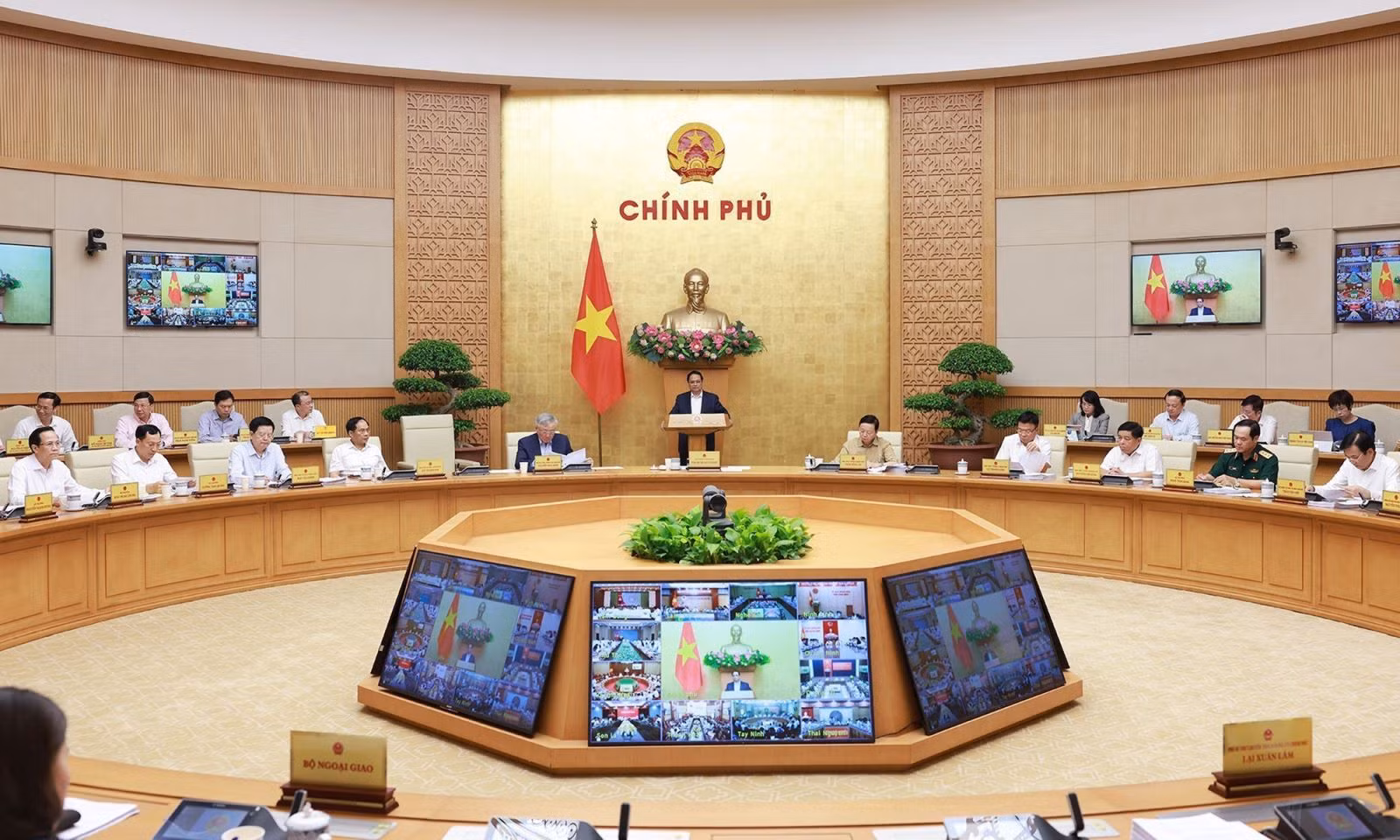 Thủ tướng Phạm Minh Chính chủ trì Phiên họp Chính phủ thường kỳ tháng 6 năm 2025 và Hội nghị trực tuyến Chính phủ với các địa phương.