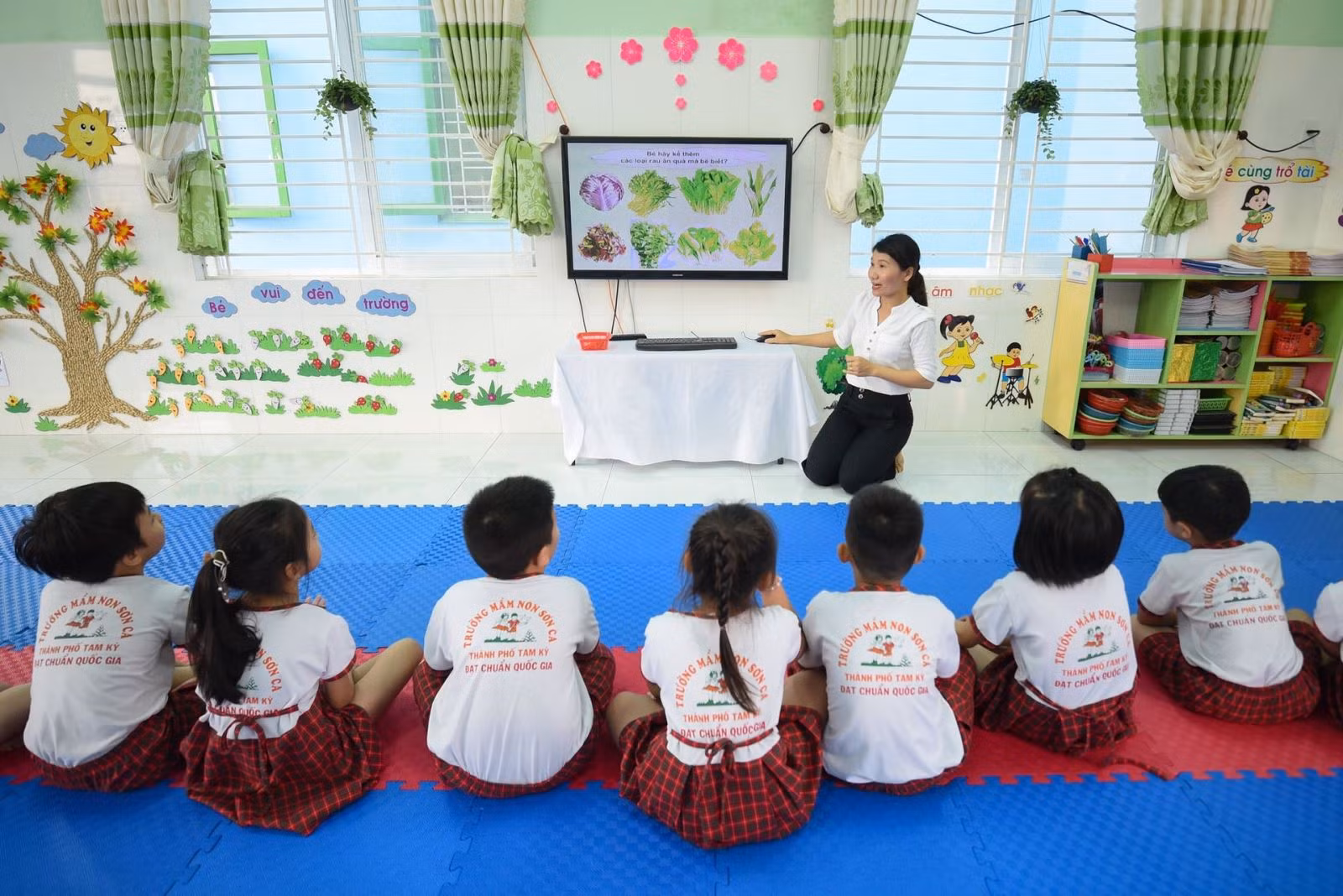 Học sinh được giáo dục kiến thức về dinh dưỡng.