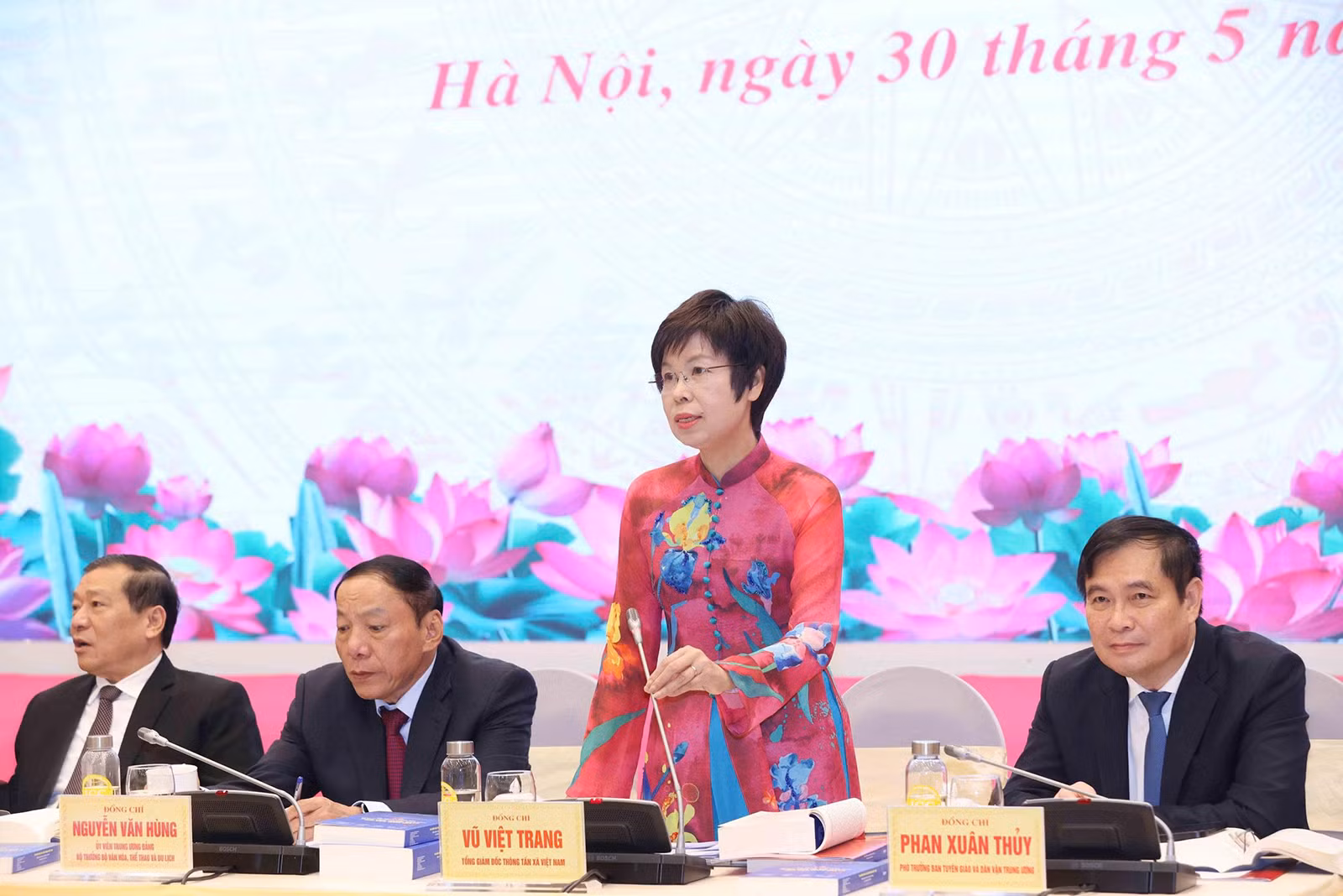 Đồng chí Vũ Việt Trang, Tổng Giám đốc TTXVN tham gia điều hành Hội thảo “100 năm Báo chí cách mạng Việt Nam đồng hành cùng sự nghiệp cách mạng vẻ vang của Đảng và dân tộc".
