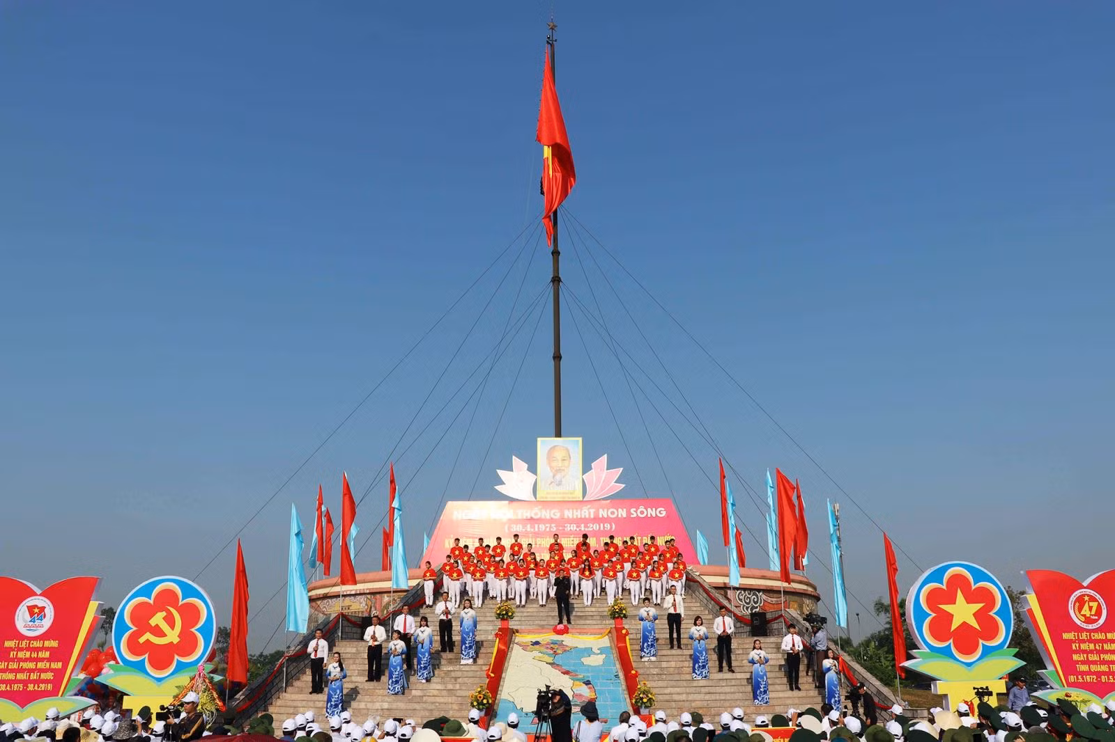 Lễ hội “Thống nhất non sông” được tổ chức long trọng tại Kỳ đài Di tích Quốc gia đặc biệt Hiền Lương - Bến Hải (ảnh tư liệu).