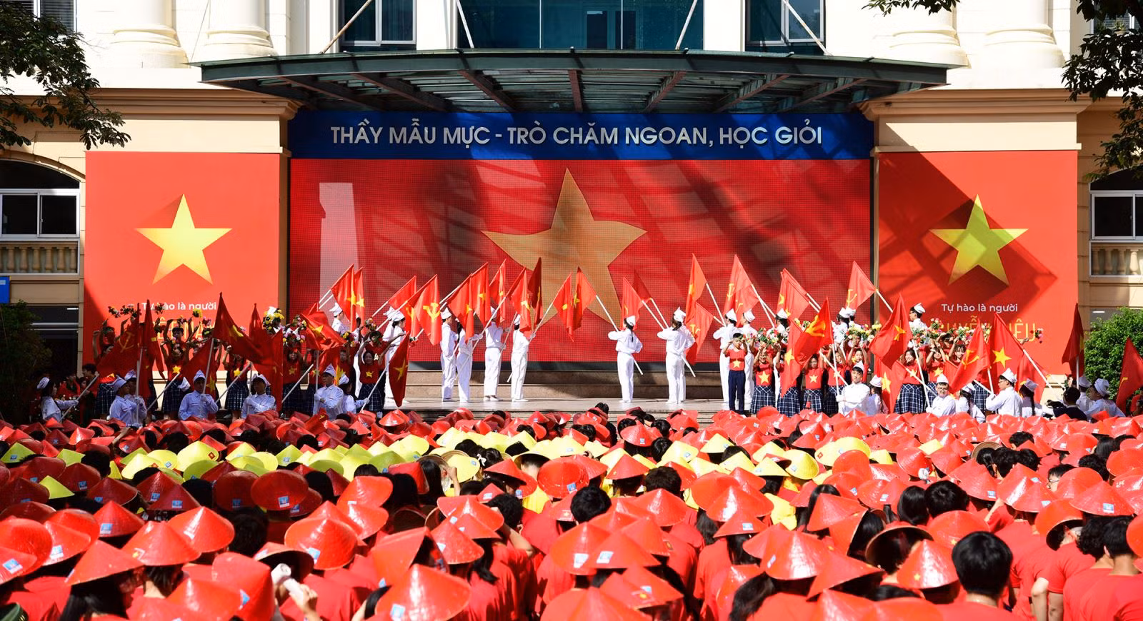 Thời khắc chuyển mình của dân tộc là thời điểm trường Nguyễn Siêu với khát vọng vươn mình ra biển lớn, từ một ngôi trường tư thục của Hà Nội trở thành Hệ sinh thái giáo dục quốc tế Nguyễn Siêu.