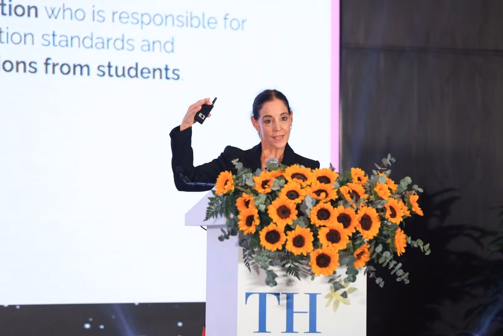 Thạc sỹ Josselyn Neukom cho hay tại Mỹ, các tiêu chuẩn về bữa ăn học đường được đặt ra nghiêm ngặt.