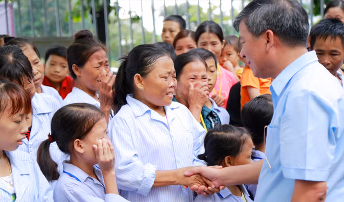 Buổi chia tay đầy cảm xúc.