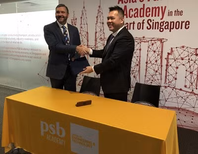 Giáo sư Andrew Woodward, Trưởng Khoa khoa học của Đại học Edith Cowan University (ECU) và ông Derrick Chang, Giám đốc điều hành (CEO) của Học viện PSB cùng khởi động chương trình đào tạo nguồn nhân lực vềan ninh mạng tại Singapore trong năm 2019.
