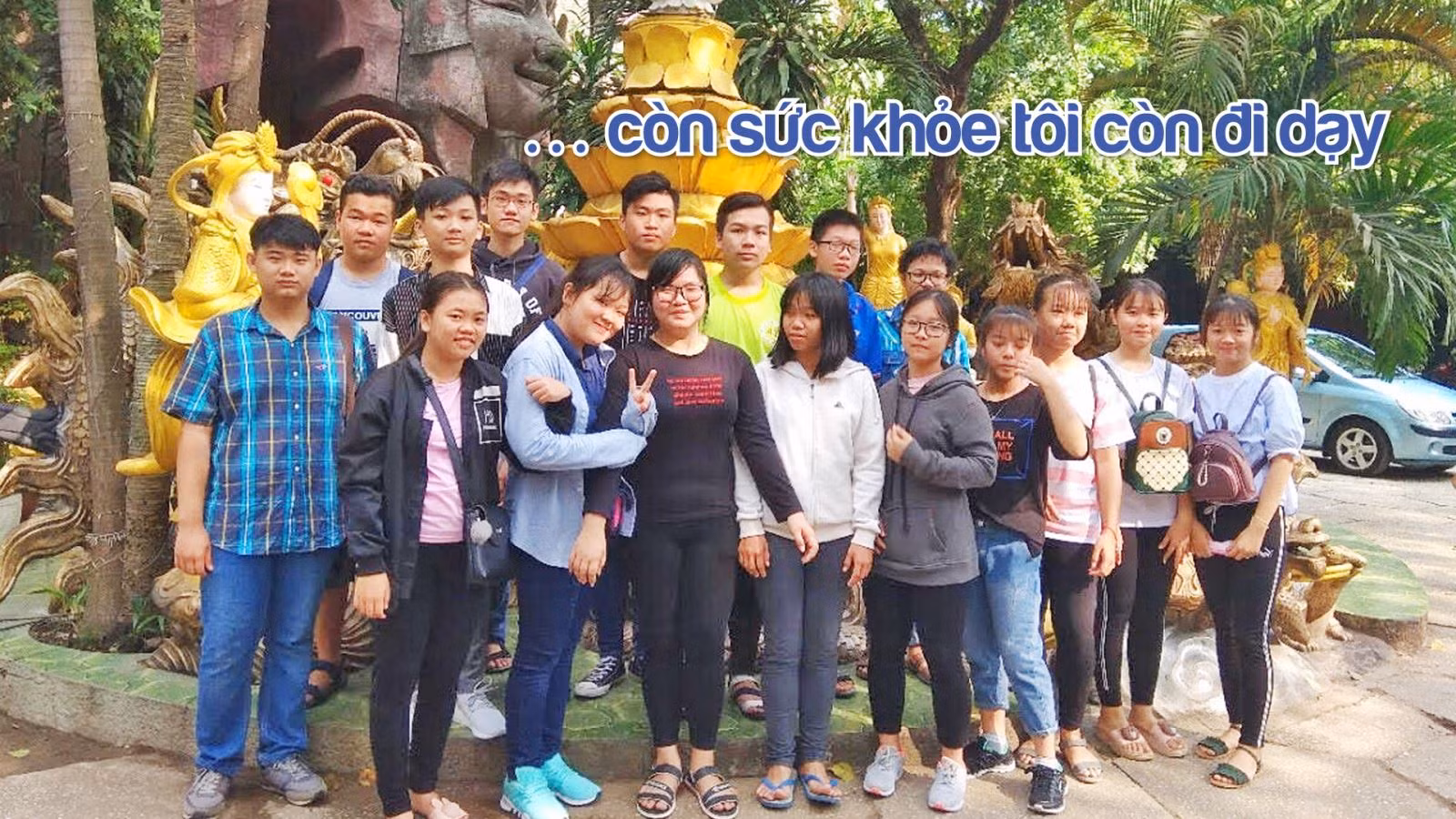 Anh công nhân dạy học trẻ em xóm nghèo 2