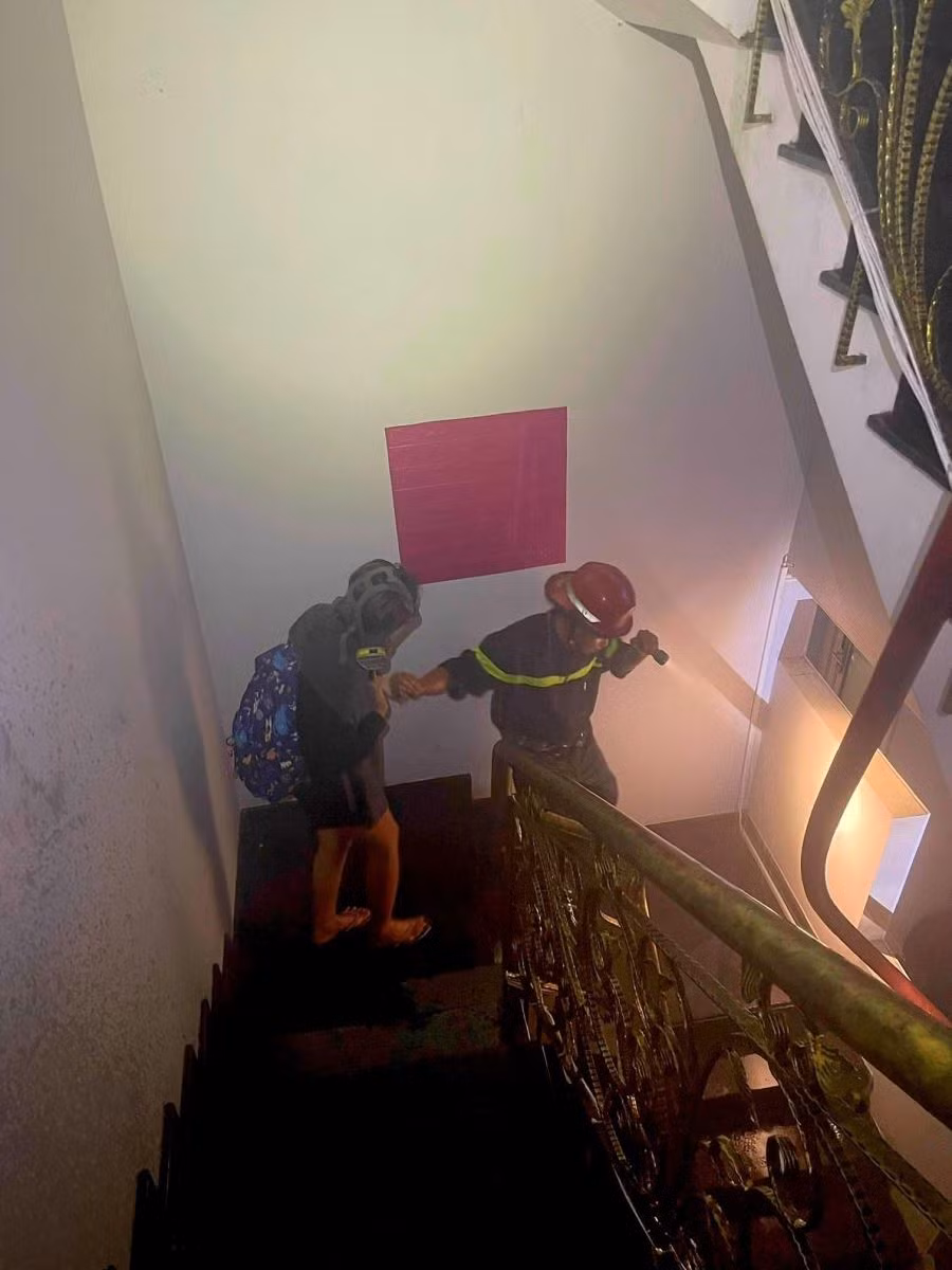 Kịp thời giải cứu nhiều người trong vụ cháy Homestay ASIA, TP Hồ Chí Minh.