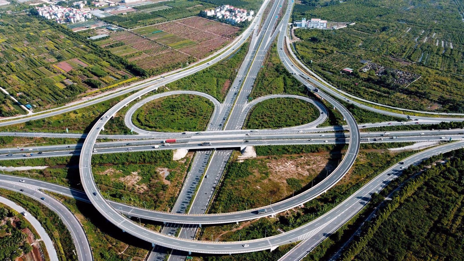 Nút giao thông giữa đường Vành đai 3 với cao tốc Hà Nội - Hải Phòng, có trị giá hơn 400 tỷ đồng được đưa vào sử dụng từ 1/2021.