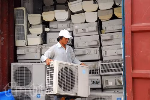 Tạm giữ 3 container hàng nhập lậu qua Cảng Hiệp Phước ảnh 3