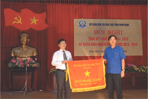 Lá cờ đầu của ngành giáo dục toàn quốc ảnh 1