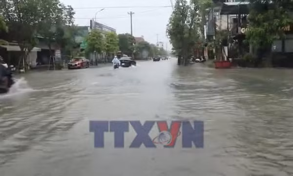 Mưa lớn gây ngập úng nhiều tuyến đường tại Hà Tĩnh