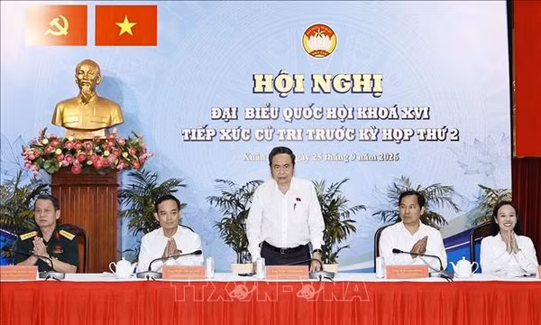 Chủ tịch Quốc hội Trần Thanh Mẫn tiếp xúc cử tri TP Hồ Chí Minh