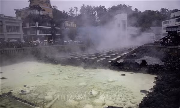 Nét độc đáo của thị trấn suối nước nóng giữa núi rừng Nhật Bản