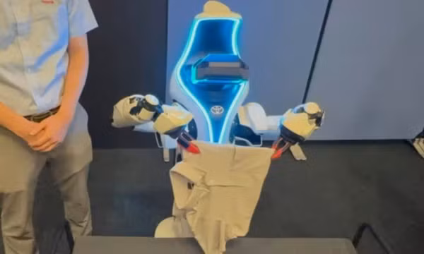 400.000 robot hình người sẽ làm việc cùng công nhân nhà máy Toyota
