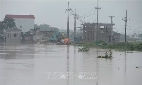 Nước sông Bùi vượt báo động 3, hàng trăm hộ dân phải di dời