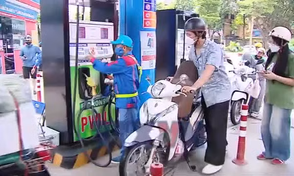Đề xuất công khai giá xăng dầu trước khi điều chỉnh ít nhất 30 phút