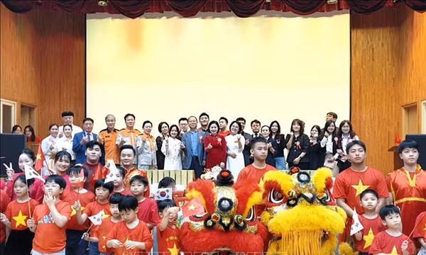 Tết Trung thu - Lan tỏa tình quê hương, gắn kết cộng đồng người Việt 
