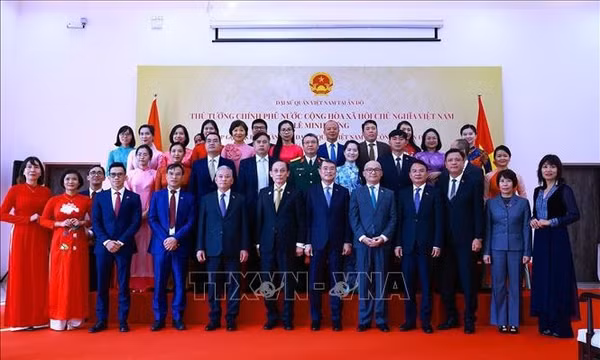 Thủ tướng Lê Minh Hưng gặp gỡ cán bộ Đại sứ quán Việt Nam tại Ấn Độ