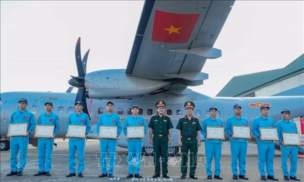 Máy bay quân sự đưa hơn 8.450 mẫu hài cốt liệt sĩ ra Hà Nội giám định ADN