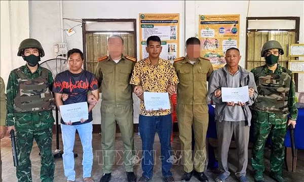 Triệt phá đường dây mua bán trái phép pháo xuyên biên giới, thu giữ 30 tấn tang vật