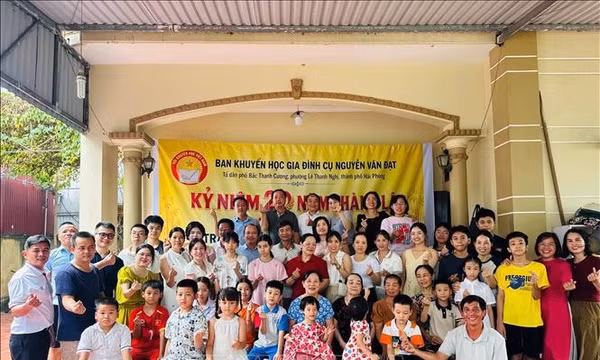 Gia đình 78 thành viên cùng tiếp nối mạch nguồn hiếu học