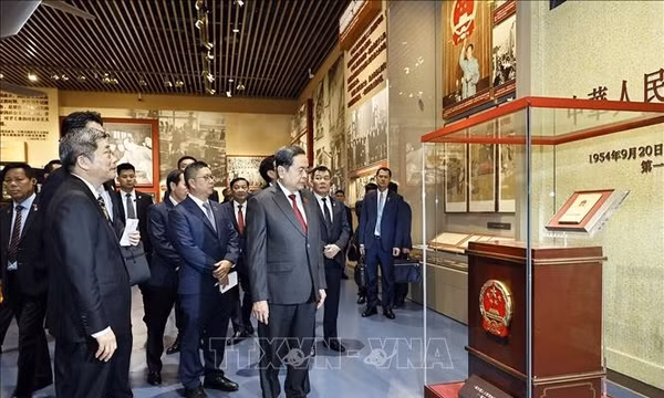 Chủ tịch Quốc hội Trần Thanh Mẫn tham quan Bảo tàng Lịch sử Đảng Cộng sản Trung Quốc