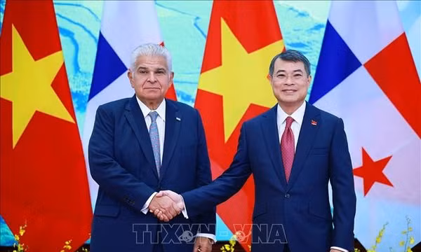 Thủ tướng Lê Minh Hưng hội kiến Tổng thống Panama