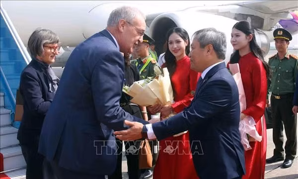 Tổng thống Liên bang Thụy Sĩ Guy Parmelin và Phu nhân bắt đầu thăm chính thức Việt Nam