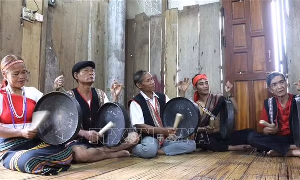 Giữ gìn, phát huy bản sắc văn hóa dân tộc trong trường học và cộng đồng