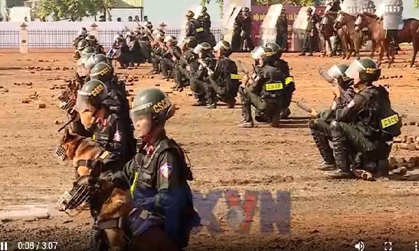 'Chiến sĩ bốn chân' xuất kích diễn tập tại Tây Nguyên