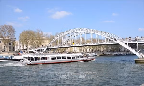 Du lịch đường sông lên ngôi tại Paris